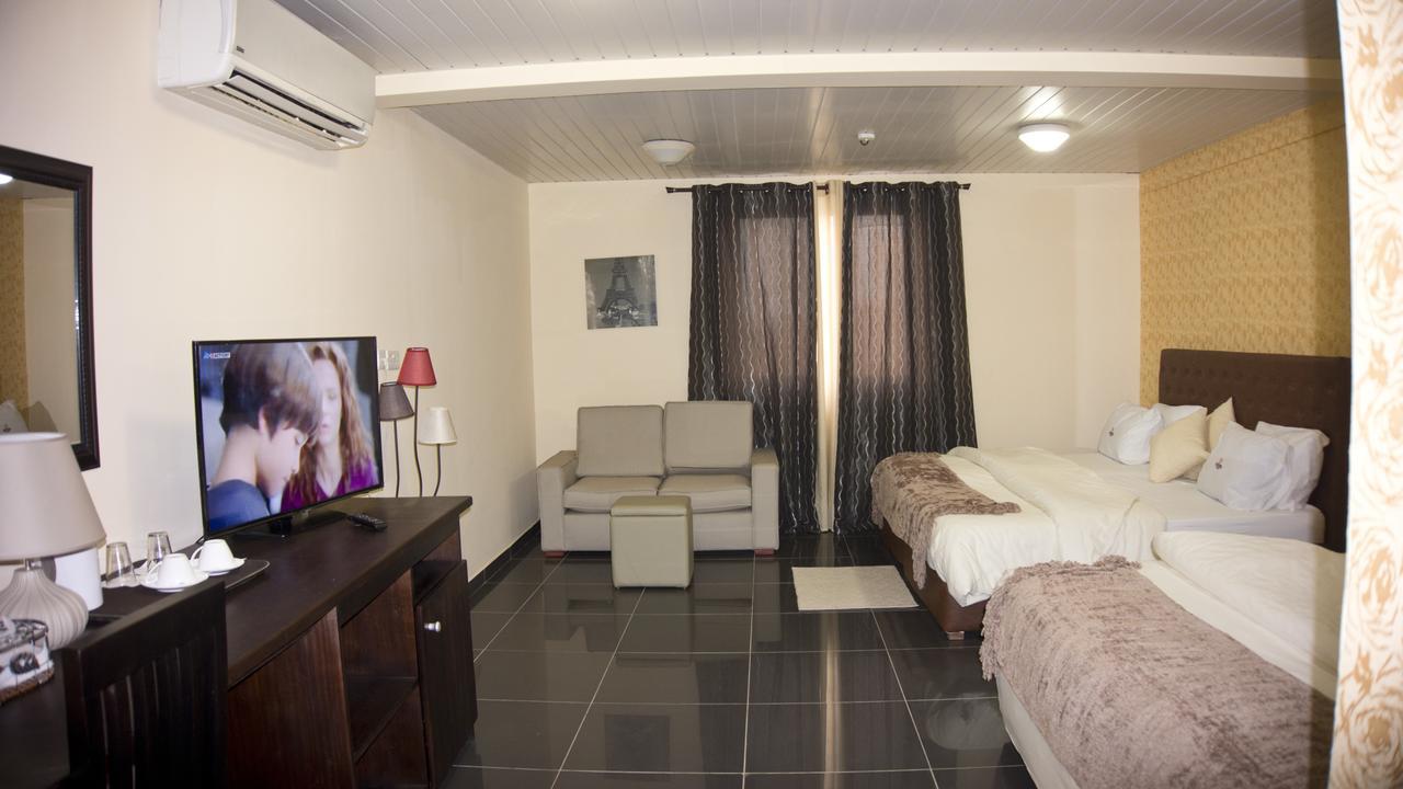M Suites Hotel Accra Exterior photo