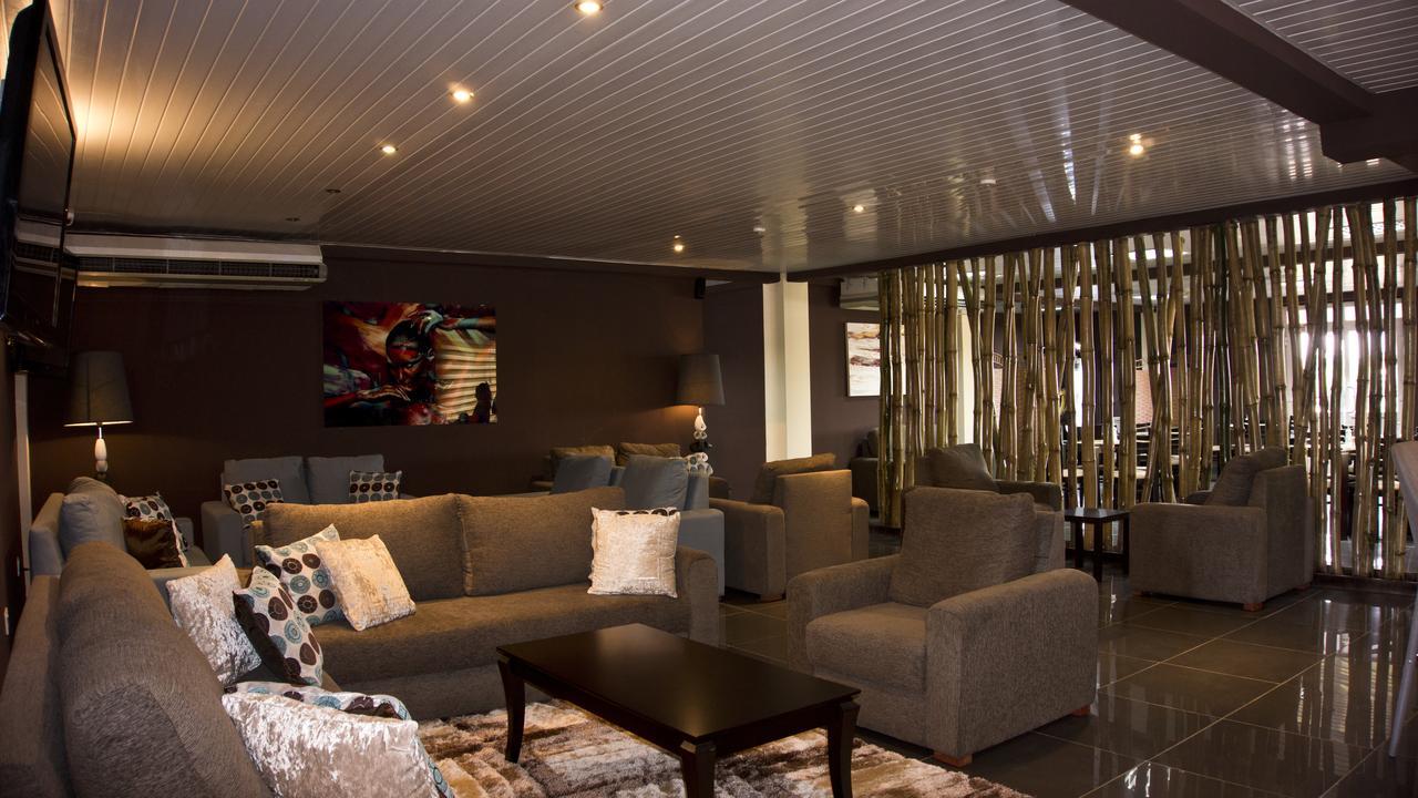 M Suites Hotel Accra Exterior photo