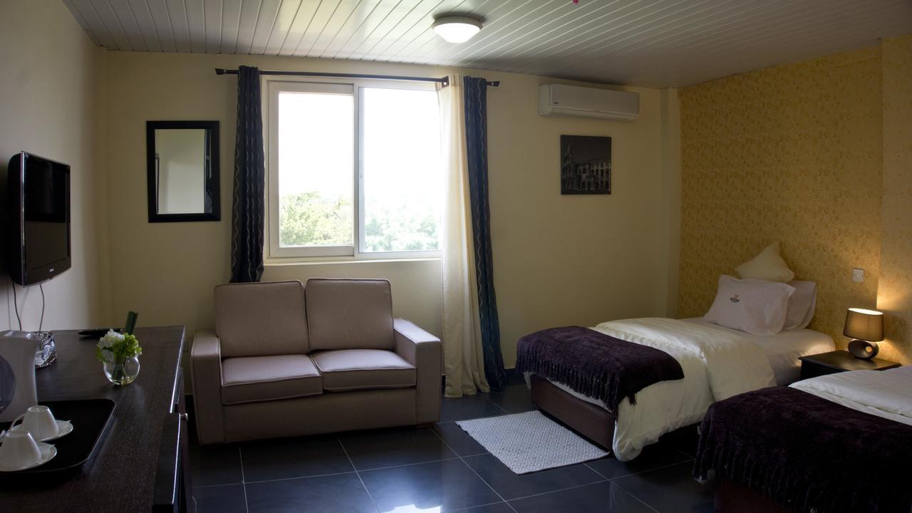 M Suites Hotel Accra Exterior photo
