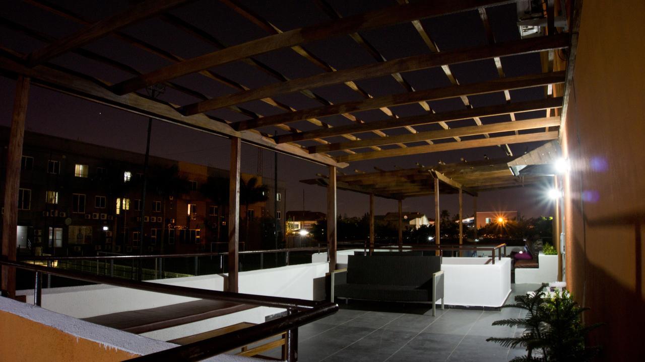 M Suites Hotel Accra Exterior photo