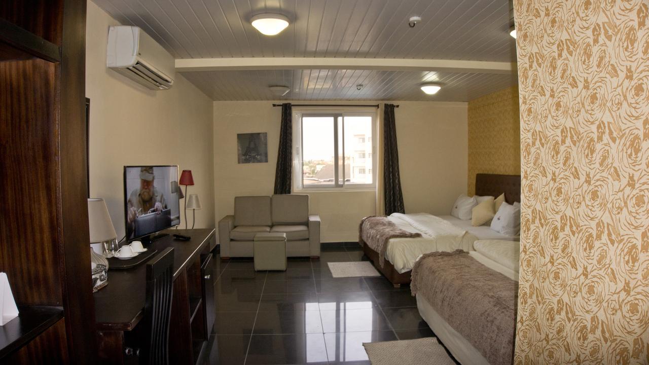 M Suites Hotel Accra Exterior photo