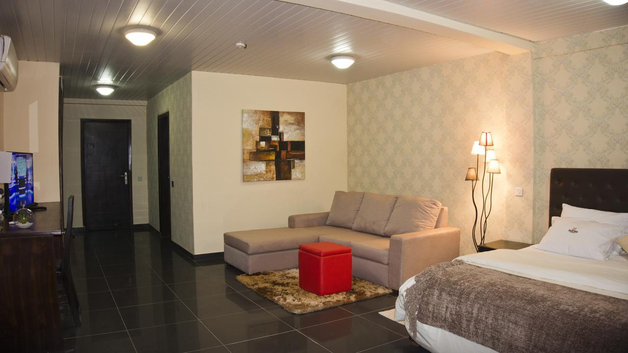 M Suites Hotel Accra Exterior photo