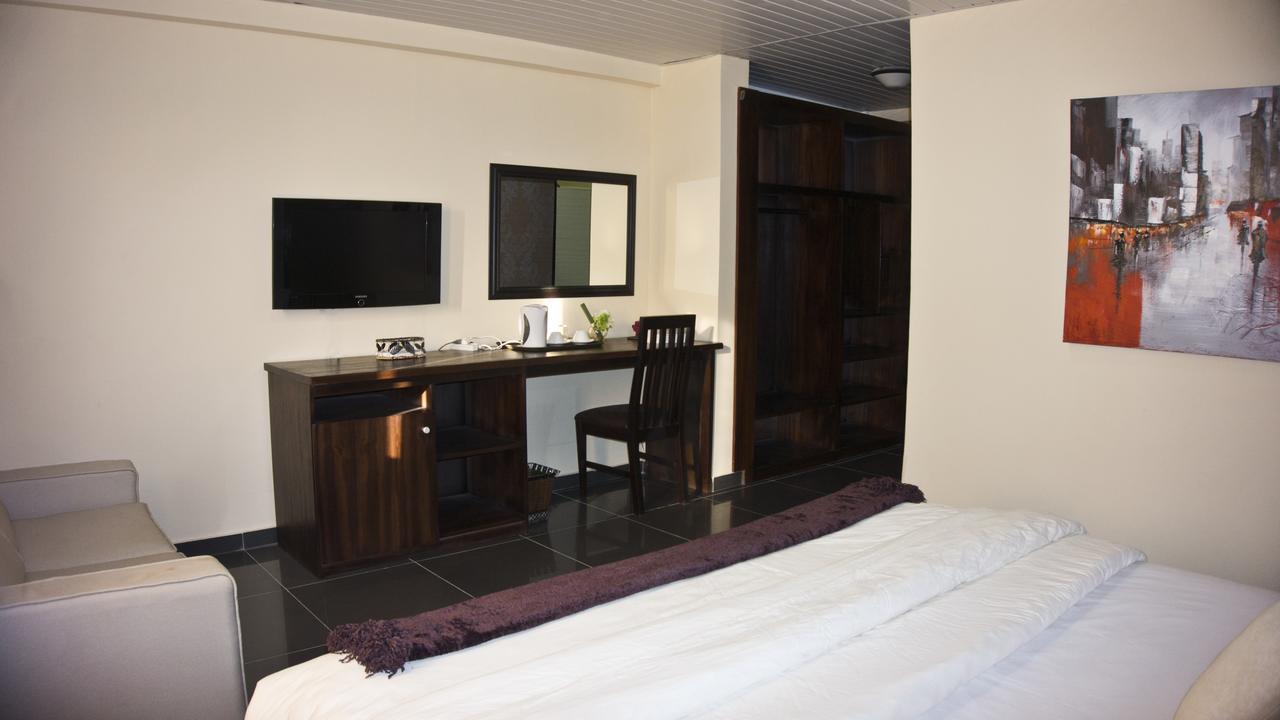 M Suites Hotel Accra Exterior photo