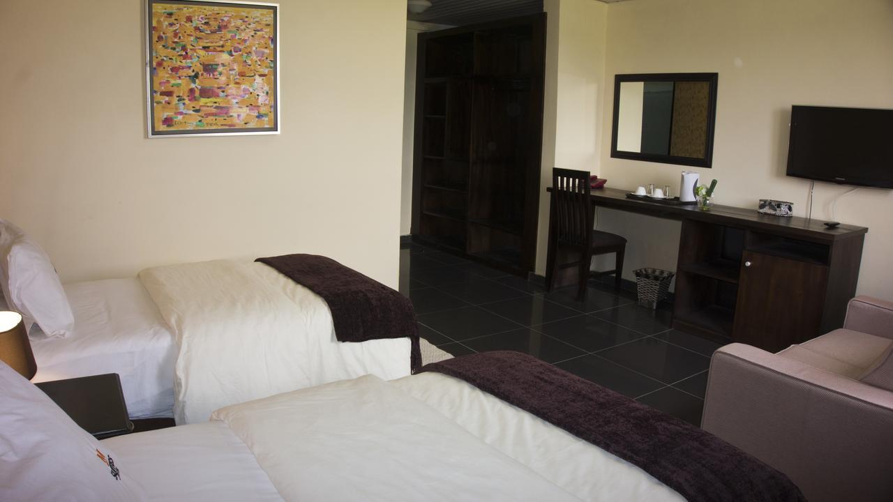 M Suites Hotel Accra Exterior photo