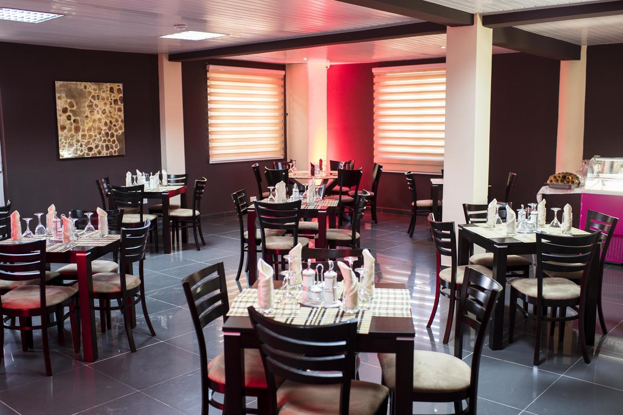 M Suites Hotel Accra Exterior photo