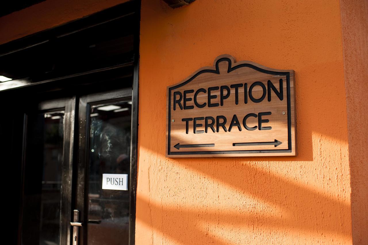 M Suites Hotel Accra Exterior photo